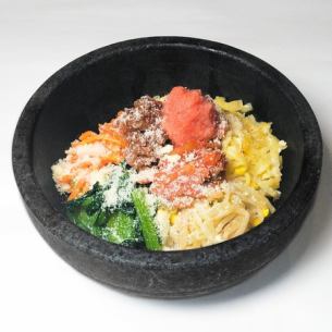 Stone-grilled cod roe and cheese bibimbap