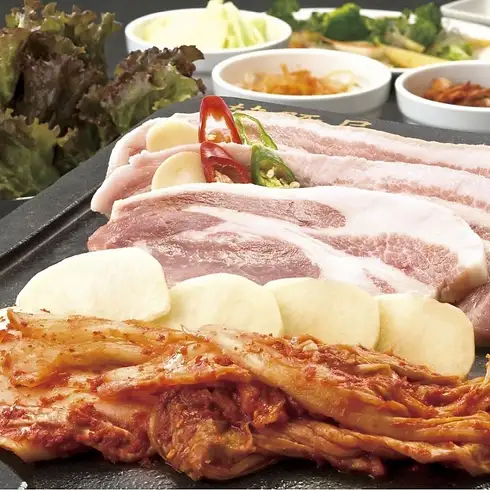 お食事は是非韓豚屋で！おいしいお肉をご堪能下さい♪♪