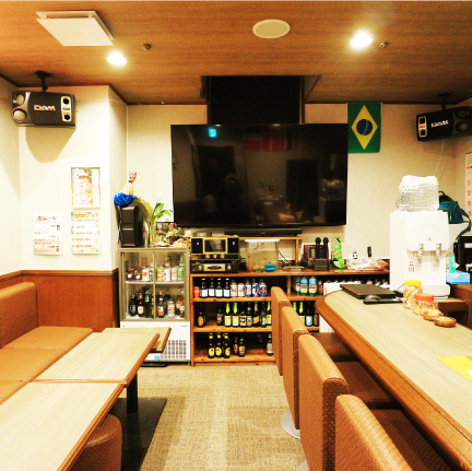 大型モニターでカラオケ♪