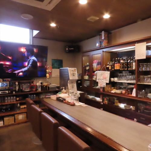 Charge (unlimited singing) includes one drink and two snacks <2,750 yen (tax included)>