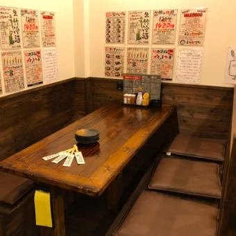 4名～6名テーブル。家族でのお食事、ちょっとした集まり等に最適なテーブル席ご用意！