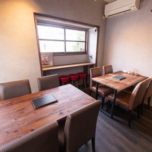 <Maximum of 10 people> This room is a semi-private room.It can accommodate up to 10 people, so it is perfect for entertaining and dinner parties.
