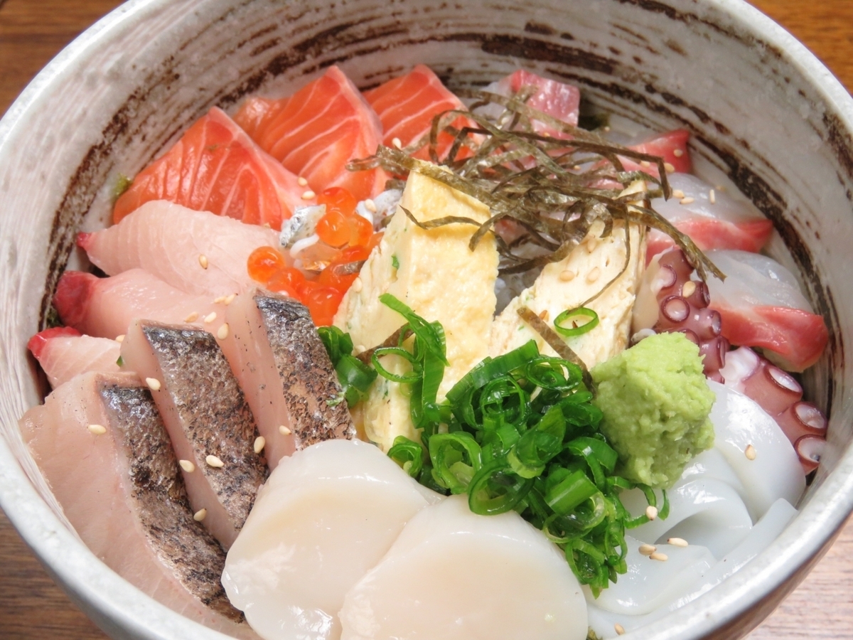 KOHKOH's specialty! Setouchi seafood rice bowl... Enjoy Ehime's local delicacies in a casual setting.