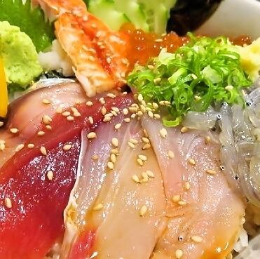 We offer seasonal fresh fish! We also welcome meals such as kakiage and simmered dishes!