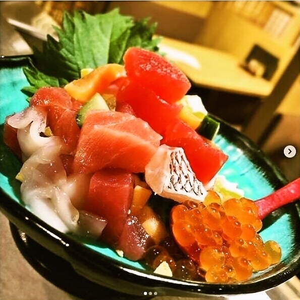 "With heartfelt gratitude for the bounty of Suruga Bay."Based on the concept of "[...], we offer locally sourced fish from Numazu."