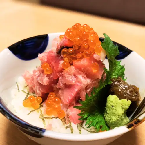旬の鮮魚を使用した海鮮丼