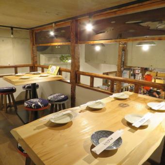 There is a semi-private room on the mezzanine floor up the stairs.4 seats x 1, 6 seats x 1Perfect for birthday parties and celebrations ♪