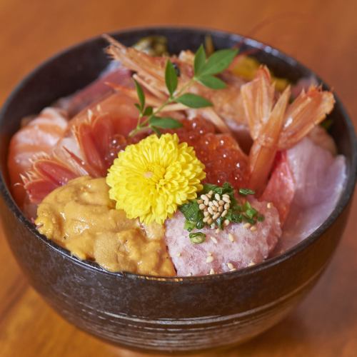 "Special seafood bowl" 2,200 yen!!