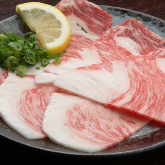 在铁板上使广岛著名的古筋牛肉等日本牛肉更加美味♪