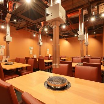 目の前で焼肉をじっくりと味わいながら、お仕事帰りなど、気軽に立ち寄って美味しいお肉を堪能してみてください。
