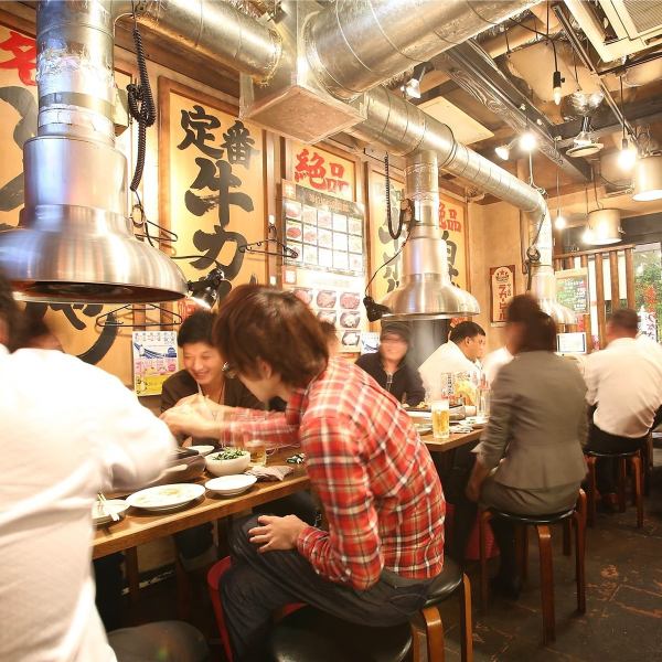 The clean interior is popular with women.The counter is also convenient for dating.We have excellent meat that is particular about meat quality ♪ [Kanayama Yakiniku Yakitori Meat Banquet Hormone Tonchan All-you-can-drink Birthday Meat Sushi]