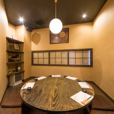 The complete private room is 7 people ~! There is only one digging seat in our shop.It is completely private room without facing the corridor.Many customers request this seat when making a reservation.