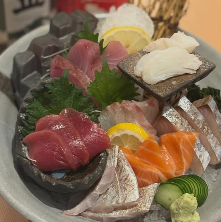 福井県など北陸地方や土佐、高知県のご当地料理が楽しめる居酒屋