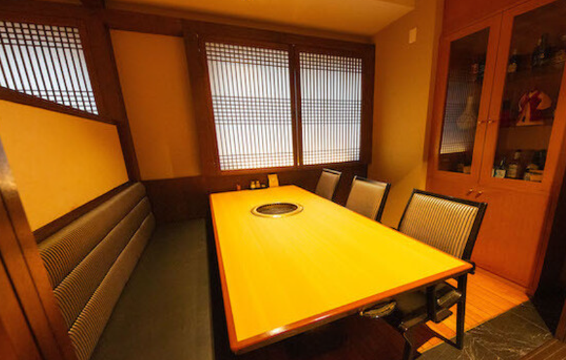 저희 가게에서는 21분으로부터의 전세가 가능합니다◎자랑의 센다이 쇠고기와 본격 한국 요리를 즐기면서, 각종 연회나 축하를 특별한 공간에서 보내실 수 있습니다.인원수나 예산에 관해서도 부담없이 상담해 주십시오.마음 따뜻한 서비스와 맛있는 요리로 중요한 순간을 북돋워줍니다.특별한 시간을 저희 가게에서 즐겨 주세요.