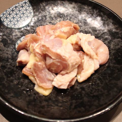 Young chicken thigh (one serving)