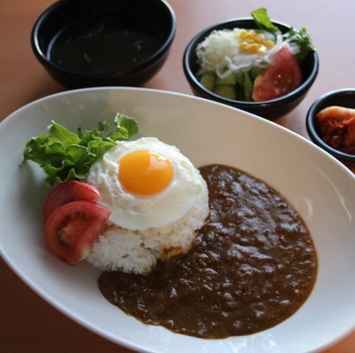 近どうカレー(キーマカレー・サラダ・スープ・キムチ)