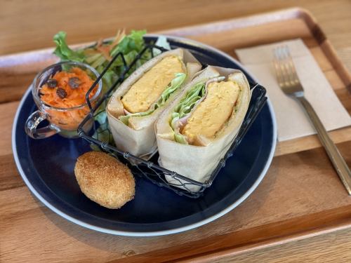 ふわふわうま味卵サンドイッチ(ドリンク付き）