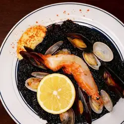 해산물 오징어 잉크 리조또