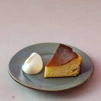 18:30まで限定夜カフェセット・サラダケーキとチーズケーキ、ドリンクバー90分飲み放