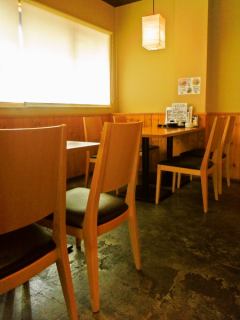 4名様掛けのテーブルです。