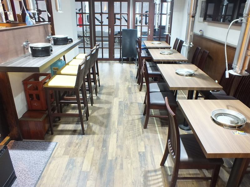 The counter can be used by one person or more! We have seats for two to six people, so it can be used for a wide range of occasions.We can also reserve the restaurant for a small number of people, so if you are interested, please feel free to contact the store.