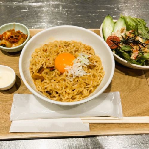 日替わり定食【辛ラーメン定食】