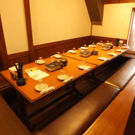 ゆったりと足を延ばしてお寛ぎいただける掘りごたつ個室が人気です。ご予約はお早めに！