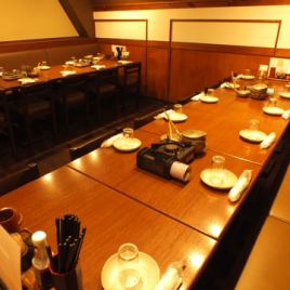 少人数から大人数まで様々なシーンに対応可能なテーブル席♪