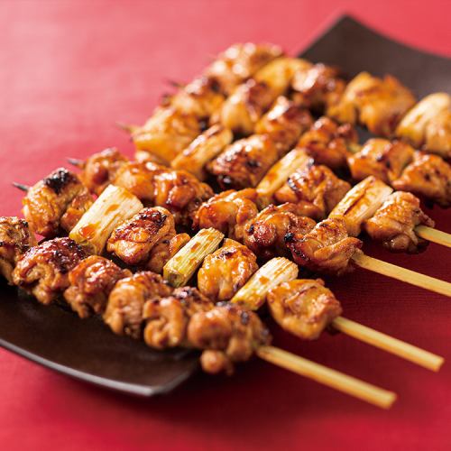 【絶品焼き鳥を堪能】1本90gのビッグサイズで食べ応え抜群！秘伝のぷるぷるダレ使用の焼き鳥