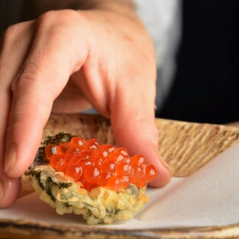 【当店自慢の創作天ぷら】サクサクで食感のいい天ぷら！ 海苔いくらカナッペ 290円(税込)