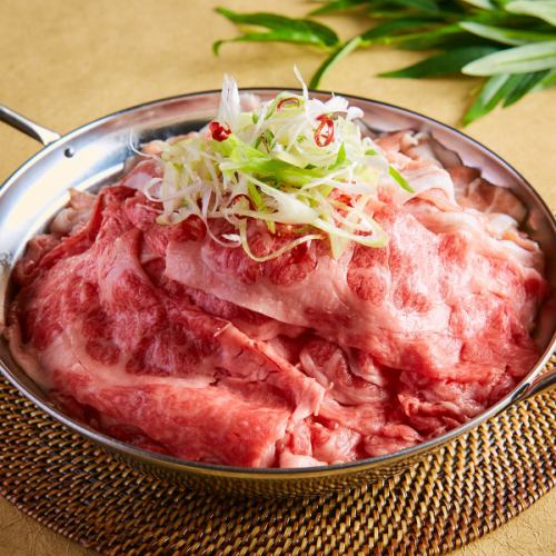 A gorgeous meat pot with outstanding photo quality! Beef is used with excitement!