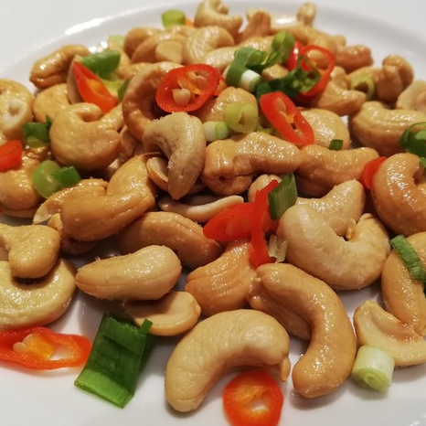 Guy Sam Yan (cashew nuts with spices)