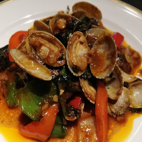 Pad Hoi Lai (Spicy stir-fried clams)