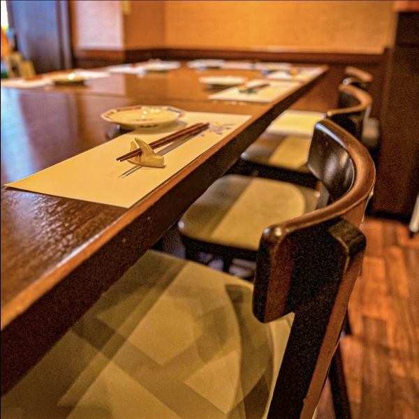 [Table seats] A restaurant with a calm atmosphere.It is attractive that you can use it casually without straining your shoulders.You can relax in the store where you can feel the warmth of the calm wood.
