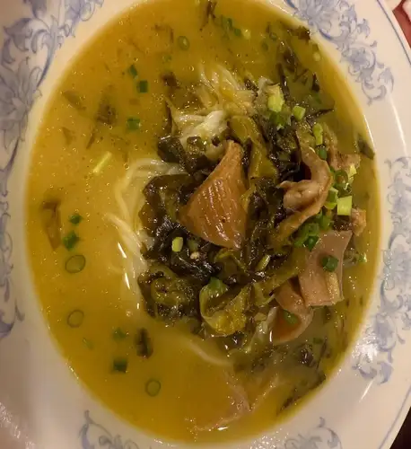 酸菜牛筋米粉