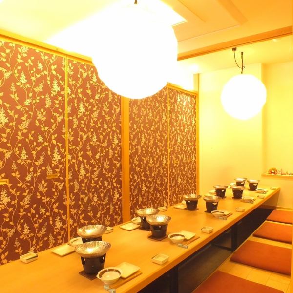 Individual room seats full of Japanese emotions are perfect for use such as entertainment in Tachi-cho ◎ We are preparing a wide variety of private room seats according to the number of people, from small groups to groups.Digging seats for relaxing by stretching their feet are very popular !! It is a dinner seat in a private room that feels warmth of wood.Also casual entertainment and dating etc ...