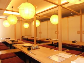 您可以舉辦多達51人的宴會！成人的私人房間，溫暖的日本燈光環繞著您，請享受精緻的宴會，比平常更輕鬆地度過。你也可以使用它。當然，它被廣泛用於工作宴會和私人飲酒派對等。♪