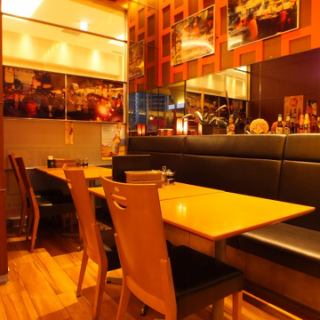 [In-house space] The inside of the store is an open space with sufficient space.We also take thorough infection control measures, so you can use it with confidence.(Tokyo / Shiodome / Thai food / Birthday / Anniversary / Women's party / Lunch / Entertainment / Charter / Private room / Night view)