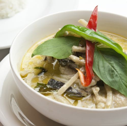 Green Curry with Chicken: Gaeng Kyo Wang Gai