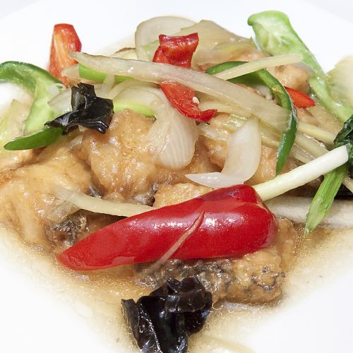 Refreshing stir-fry with white fish and celery: Pla Pak Kun Chai