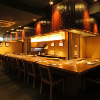 最大14名様までおすわりいただけます。大人数でのご利用も、ぜひお待ちしております。