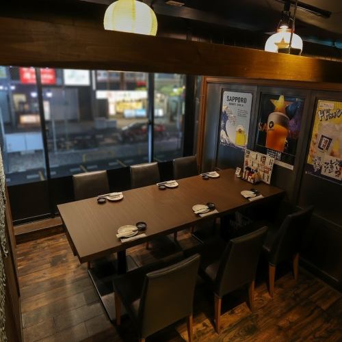 周りを気にせずご利用いただける、テーブルタイプの個室です♪栄駅から徒歩11分の便利な立地で、会社宴会や打ち上げ、忘新年会など、大人数での利用でも隣席を気にせずに盛り上がれます。プライベート感満載の落ち着いた雰囲気の中、美味しい料理を楽しみながら、特別な時間をお過ごしください。大切な人とのひと時に是非！