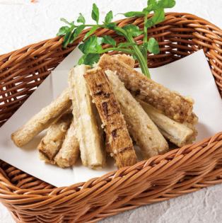 Deep-fried burdock as an appetizer