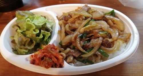 Yakiniku bowl (with salad and kimchi)