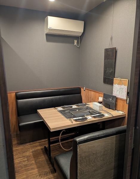 【記念日に個室焼肉でお祝い♪】大船エリアで誕生日や記念日などをするなら、当店をどうぞご利用下さいませ。個室もございますので、落ち着いてお食事をいただけます。無煙ロースターが煙を出さないので、服ににおいがつく心配もいりません。おしゃれな格好でお楽しみいただけます。
