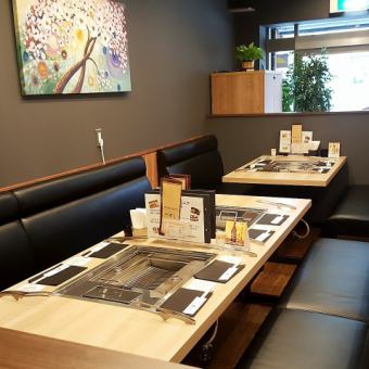 There are sofa seats where you can relax.We have a great all-you-can-drink course, so please have a good time while enjoying our specialty meat ♪