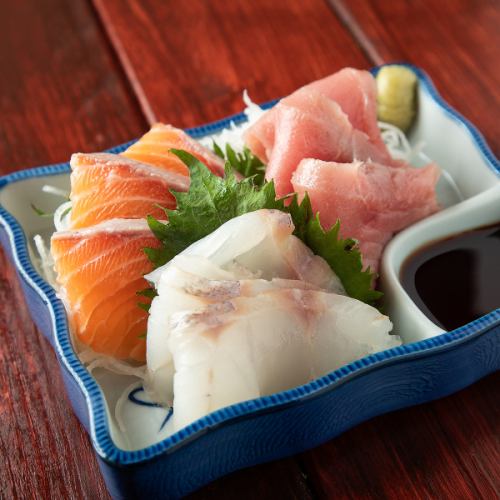 鮮魚店直送の輝き!「お造りー紺地ー三点盛り」