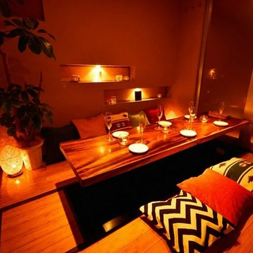 Our restaurant, quietly located in Shinjuku, is equipped with elegant semi-private rooms that will make you forget the hustle and bustle of Shinjuku! The interior design and lighting are carefully designed to create a relaxing space lit by indirect lighting. Please enjoy high-quality food and drinks to your heart's content!