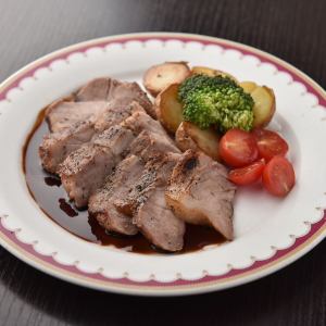 Grilled Iberian pork loin with steamed vegetables