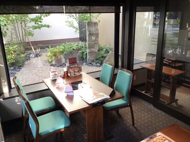 プライベート感のあるテーブル個室をご用意しております★木曽路では、落ち着いた雰囲気の中で、お食事をお楽しみいただける空間をご用意しております♪　※写真は系列店です。